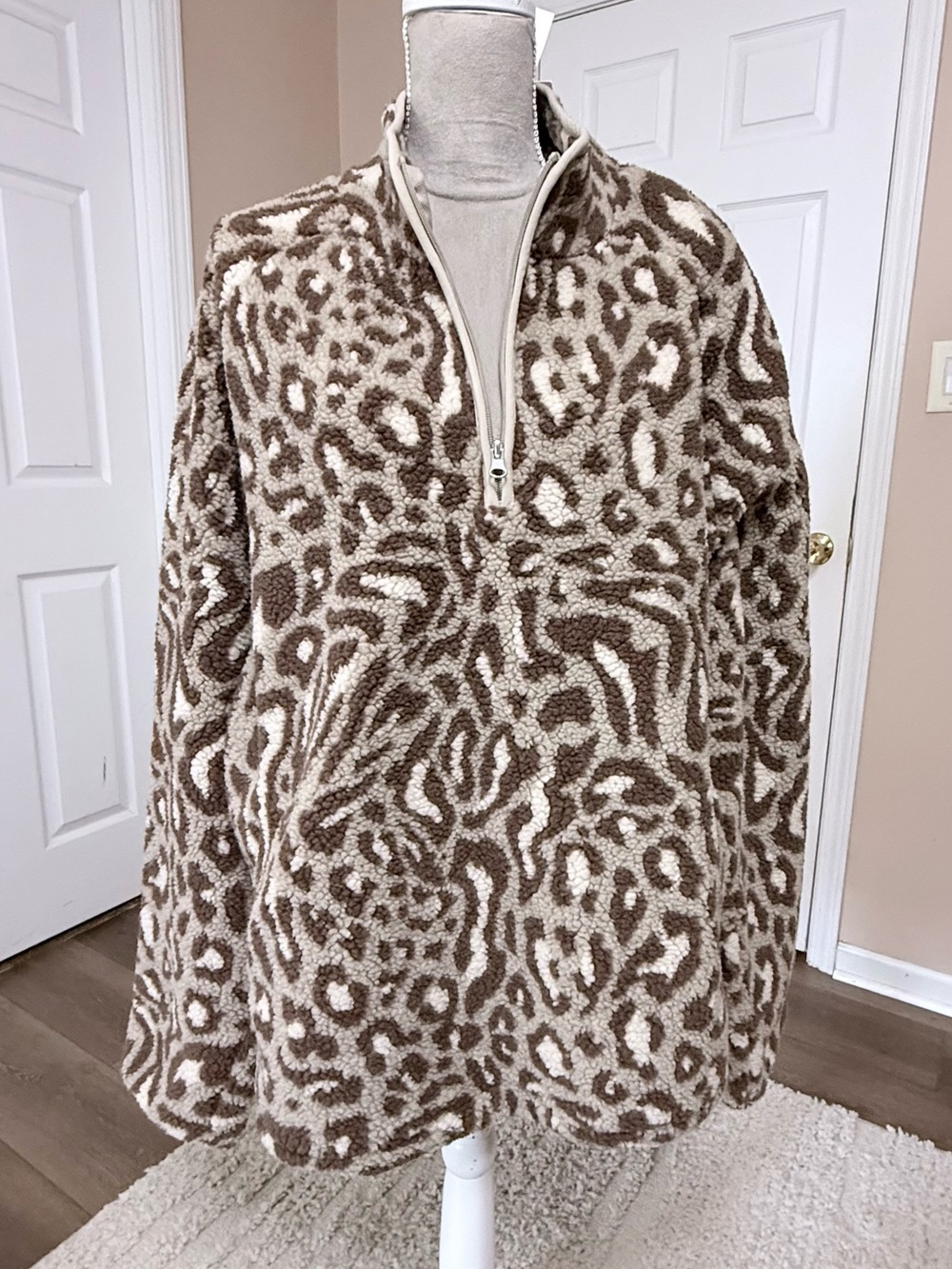 New Unisex BDG Printed Fleece Quarter Zip Oversized Sweatshirt XL